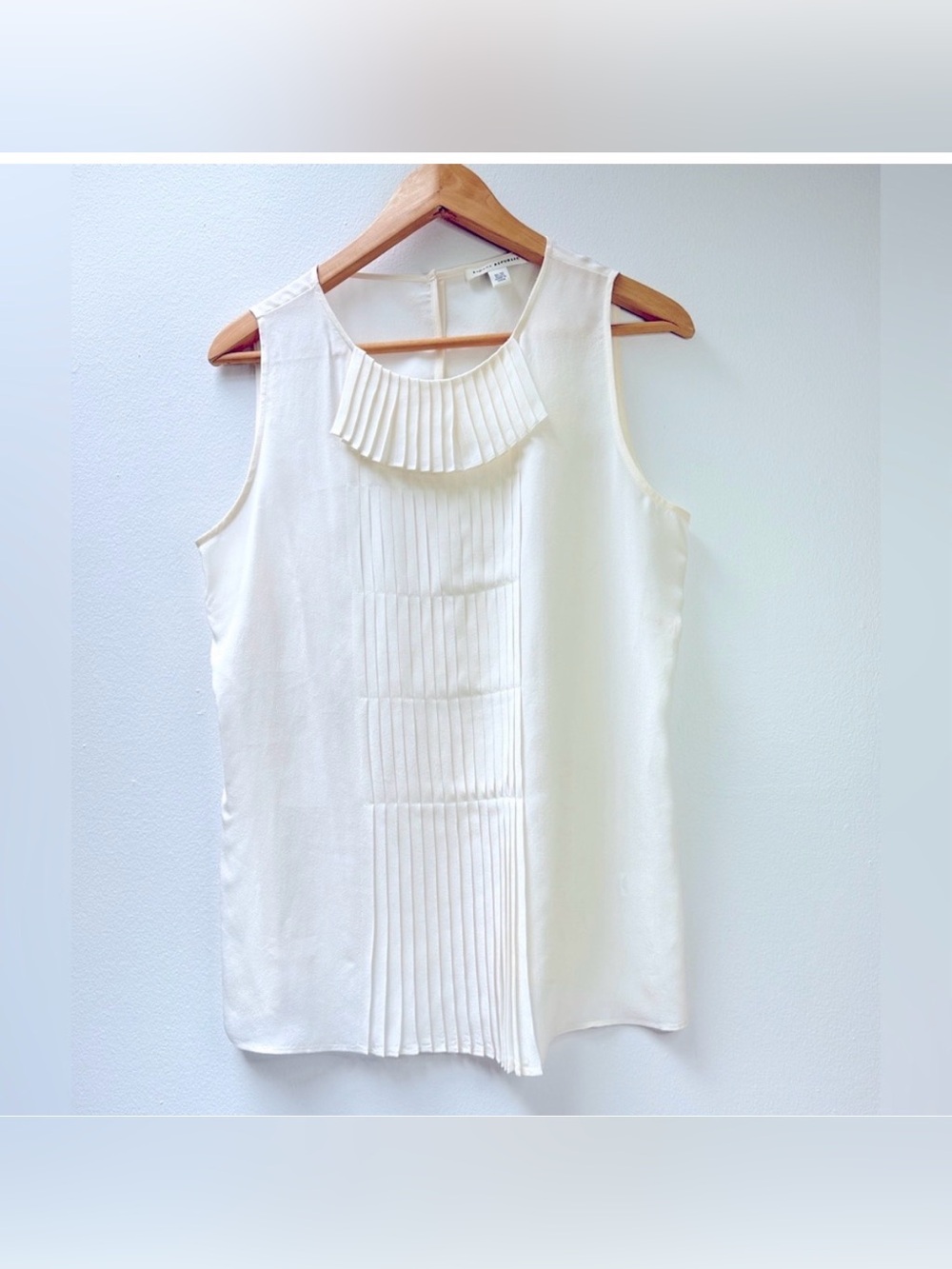 Silk Banana Republic Cream Pleated Blouse